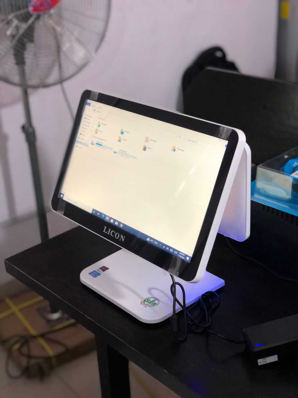 Double screen pos system